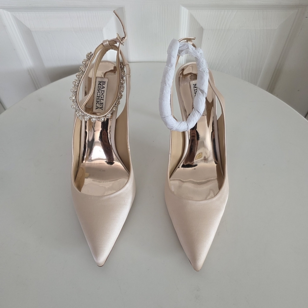 Badgley Mischka Kris Pointed Toe Shoes - Picture 2 of 9